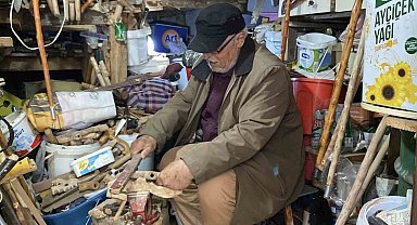 Zile'nin 86'lık Baston Ustası: Emeklilikte Odunluk Atölye Oldu, 40 Yıldır Doğadan Sanat Çıkıyor