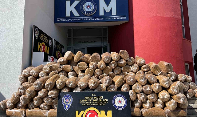 Adana&#039;da Kaçak Tütün ve Sigara Operasyonu: 1 Ton 100 Kilogram Tütün, 9 Bin 900 Paket Sigara Ele Geçirildi