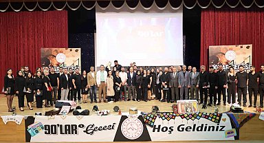 Ağrı'da "90'lar Gecesi" Coşkusu: Nostalji Dolu Anlar Yaşandı