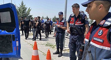 Aksaray'da Arazi Kavgasında Kan Aktı: Baba ve Oğlu Yaralandı, Hastanede Ortalık Karıştı