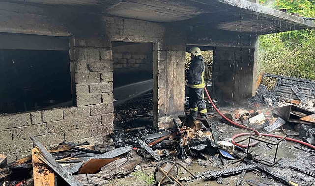 Alanya'da Metruk Binada Yangın: Köy Ekmeği Ateşi Paniğe Neden Oldu