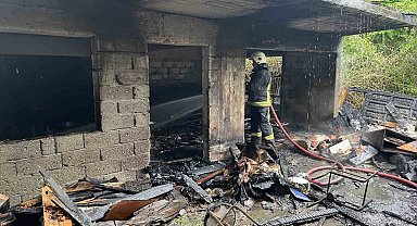 Alanya'da Metruk Binada Yangın: Köy Ekmeği Ateşi Paniğe Neden Oldu