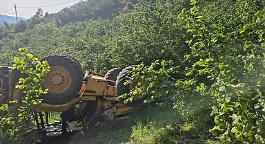 Alaplı'da İş Makinesi Şarampole Yuvarlandı: Operatör Son Anda Kurtuldu