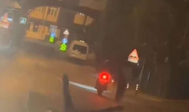 Arnavutköy'de Tehlikeli Paten Macerası Kazayla Sonuçlandı: Otomobilin Altında Kalmaktan Son Anda Kurtuldu