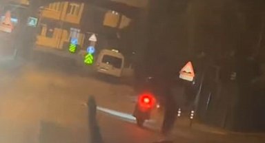 Arnavutköy'de Tehlikeli Paten Macerası Kazayla Sonuçlandı: Otomobilin Altında Kalmaktan Son Anda Kurtuldu