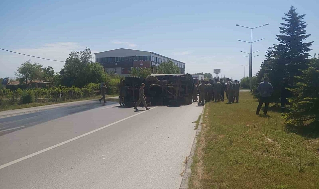Askeri araçla otomobil çarpıştı: 3'ü askeri personel 4 kişi yaralandı