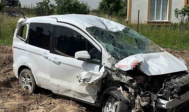 Batman'da kamyonet şarampole yuvarlandı: 2 yaralı