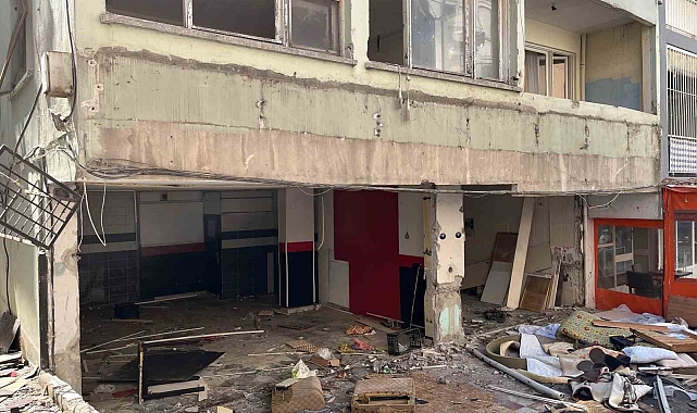 Bornova'da Kentsel Dönüşüm Binasının Bodrumunda 3 İnsan Kafatası ve Kemik Parçaları Bulundu