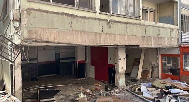 Bornova'da Kentsel Dönüşüm Binasının Bodrumunda 3 İnsan Kafatası ve Kemik Parçaları Bulundu