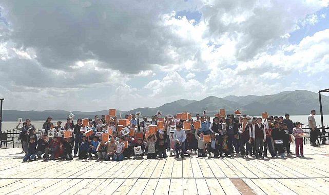 Bulanık&#039;ta öksüz ve yetim çocuklar sevindirildi