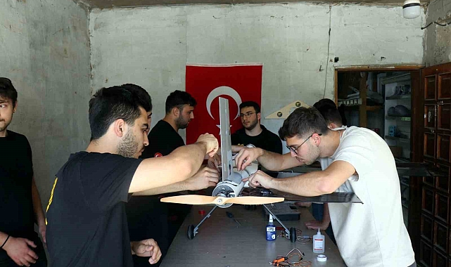 Daha önce böylesini görmediniz: Düğün konvoyunun önünü İnsansız Hava Aracı ile kestiler