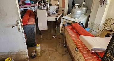 Depremden kaçarak sığındıkları yeni yuvalarında sel afetini yaşadılar