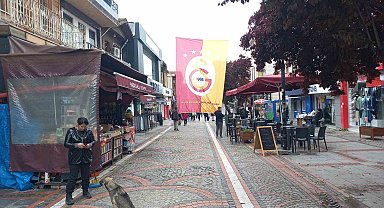 Edirne'de Galatasaray'ın 5 yıldızlı bayrağını yırtıp kaçtılar