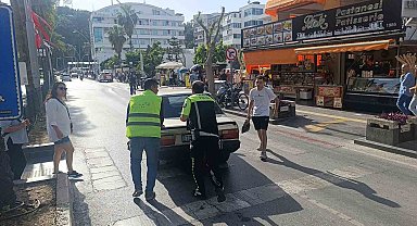 Ehliyetsiz ve alkollü sürücü 2 günlük son model cipe çarptı, araç sahipleri çileden çıktı