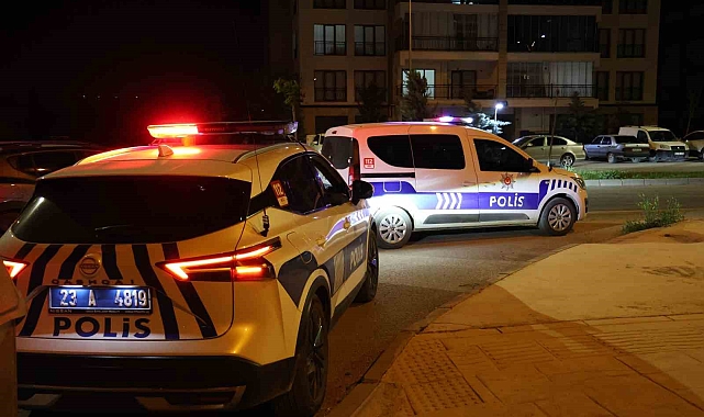 Elazığ&#039;da Aynı Mahallede Peş Peşe Silahlı Olaylar: Muhtarın Aracı Kurşunlandı, Silahlı Kavgada 2 Yaralı