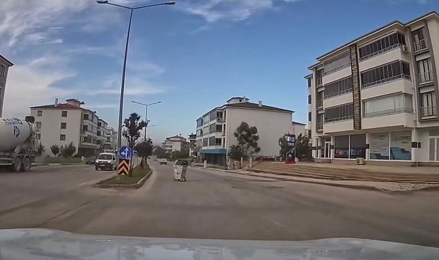 Elazığ&#039;da şiddetli fırtına çöp konteynerini adeta gezintiye çıkardı