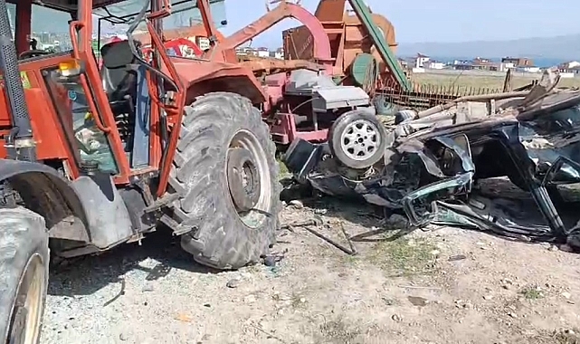 Erciş'te Traktör ve Otomobil Çarpıştı: 4 Yaralı