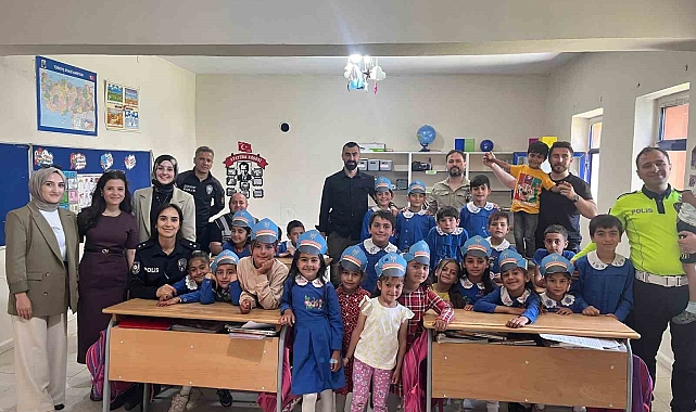 Erzurum Hınıs&#039;ta &quot;Beraber Bir Dondurma Yemeyelim mi?&quot; Etkinliğinde Öğrencilerle Polisler Buluştu