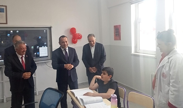 Erzurum Vali Yardımcısı Çelik'ten Görme Engelliler Okuluna Anlamlı Ziyaret