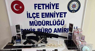 Fethiye'de Dolandırıcılık Zanlısı Yakalandı, Evinden Servet Çıktı