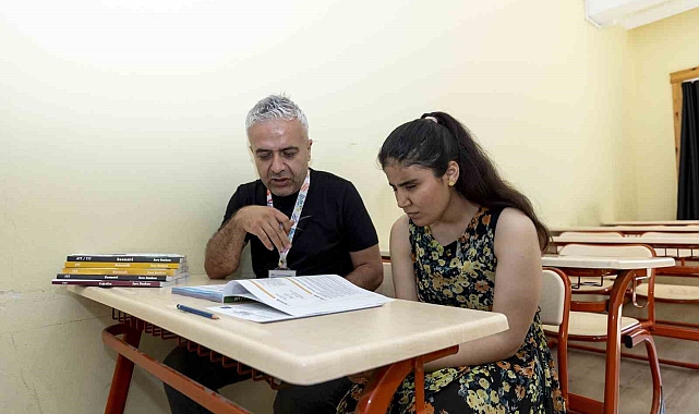 Görme Engelli Nazalin'in Üniversite Hayali Büyükşehir Belediyesi Desteğiyle Gerçekleşiyor