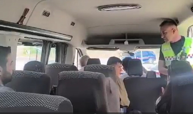 Hakkari'de 'Yolcu Kılığında' Jandarma Denetimi: Cep Telefonu Kullanan Şoföre Ceza!