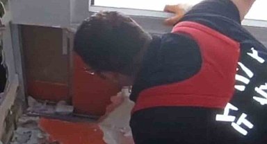 Hatay'da Duvar Kırılarak Kurtarılan Kedi Sahibine Teslim Edildi