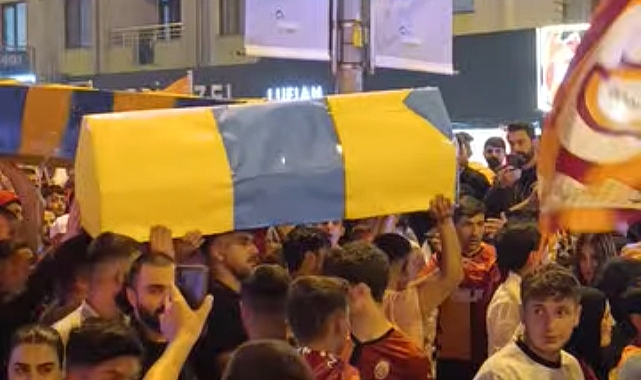 Iğdır'da Galatasaraylı taraftarlardan Fenerbahçe’ye tabutlu gönderme