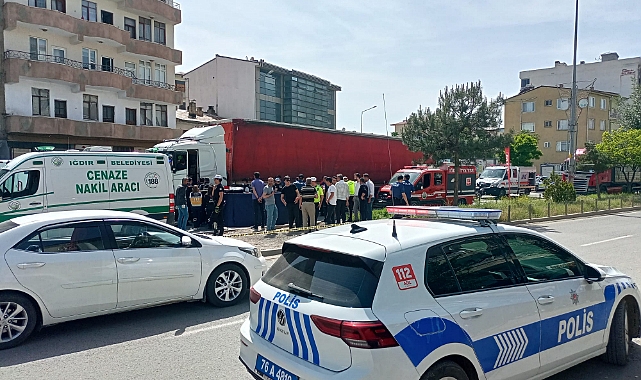 Iğdır'da Kırmızı Işıkta Feci Kaza: Yaşlı Kadın Tırın Altında Can Verdi