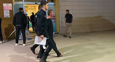 İnegöl'de Baltalı Saldırgan Dehşet Saçtı: Polis Havaya Ateş Açarak Etkisiz Hale Getirdi