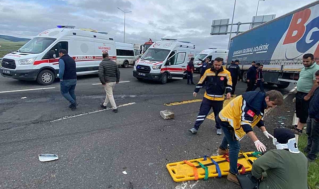 Kars&#039;ta trafik kazası: 2&#039;si ağır 4 yaralı