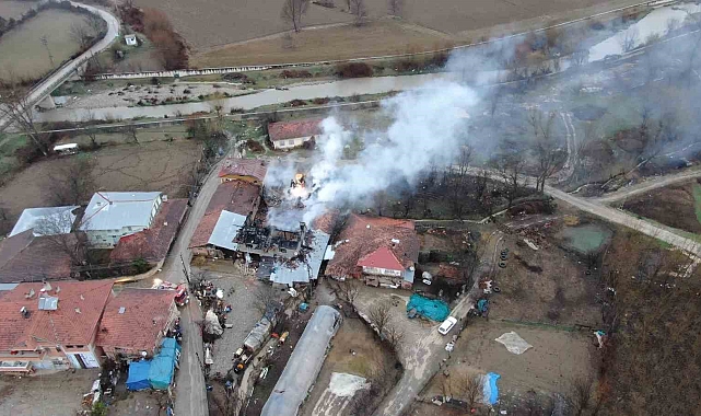 Kastamonu'da Yangın Mağduru Aile Ev Hasreti Çekiyor: "Dere Yatağı" Engeli