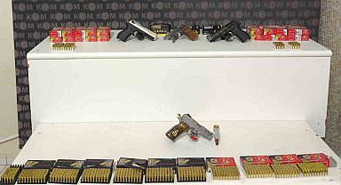 Kırıkkale'de Polis Operasyonları: Ruhsatsız Silah ve Kaçak Ürünler Ele Geçirildi, 25 Şüpheliye Adli İşlem