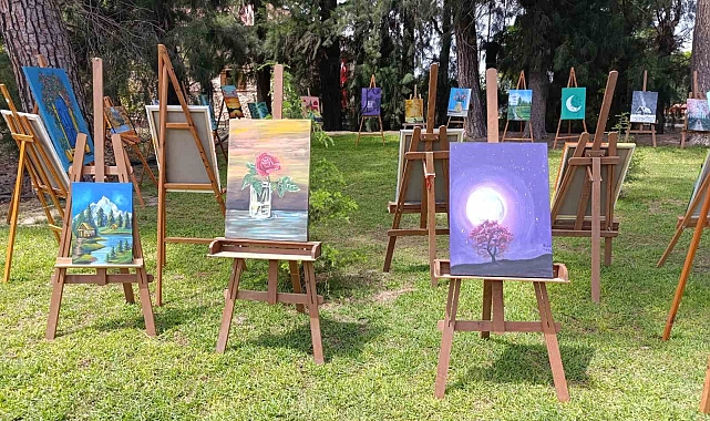 Kozan&#039;da 13 Yaşındaki İkizlerden Tarihi Müzede Resim Sergisi