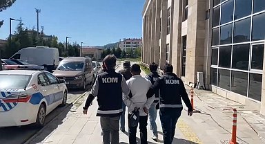 Kütahya'da Polis Kılığına Giren Dolandırıcılar Suçüstü Yakalandı