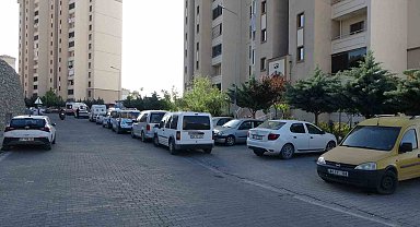 Malatya'nın Battalgazi ilçesinde 69 yaşındaki bir kişi evinde başından tabancayla vurulmuş halde ölü bulundu.