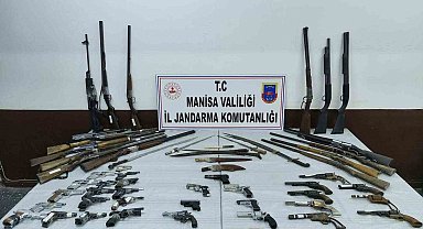 Manisa'da Silah Kaçakçılığı Operasyonu: Çok Sayıda Ruhsatsız Silah Ele Geçirildi