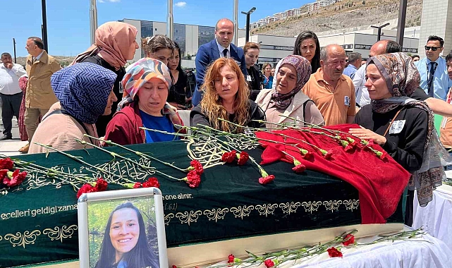 Menemen'deki Feci Olayda Can Veren Baltacı Çifti Gözyaşlarıyla Uğurlandı: "Çok Büyük İhmal Var"