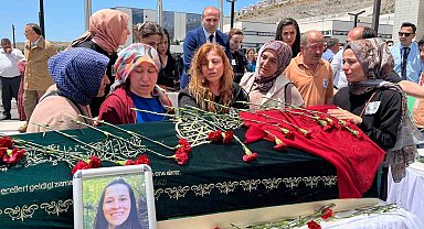 Menemen'deki Feci Olayda Can Veren Baltacı Çifti Gözyaşlarıyla Uğurlandı: "Çok Büyük İhmal Var"