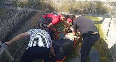 Mersin'de Kanala Düşen Yaşlı Adamı İtfaiye Kurtardı