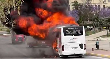 Mersin'de Seyir Halindeki Otobüs Alev Alev Yandı: Yolcular Son Anda Kurtuldu