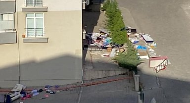 Nevşehir'de Sinir Krizi Geçiren Şahıs Eşyalarını Balkondan Attı