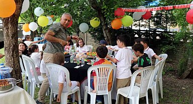Sakarya'da Servis Şoförü Salih Öztaş ve Eşi Hanife Öztaş, Taşıdıkları Minik Kalplere Dokunuyor