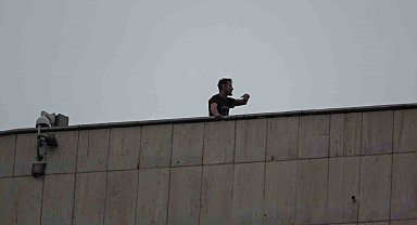 Samsun'da AKM Çatısından İkna Edildi: Bunalıma Giren Adam Kurtarıldı