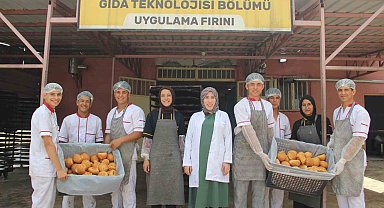 Şanlıurfa'da meslek lisesi öğrencileri günlük 16 bin ekmek üretiyor