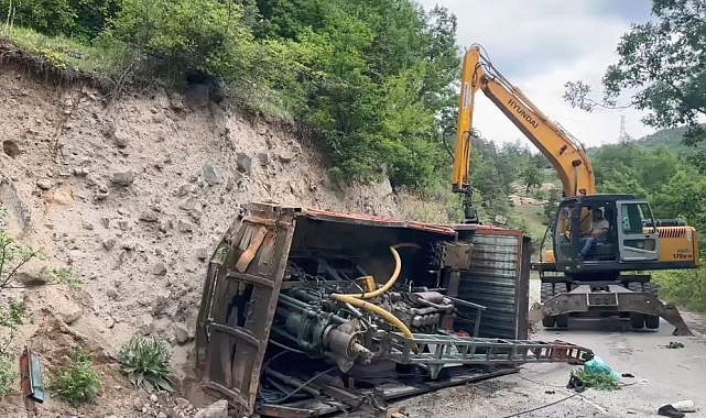 Şavşat&#039;ta İş Makinesi Devrildi: 1 Ölü, 2 Yaralı