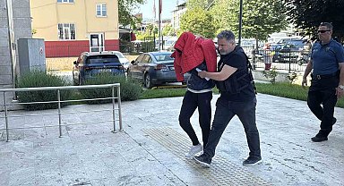 Ses sistemine gizledikleri 840 uyuşturucu hapla yakalandılar