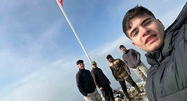 Soma'nın zirvesinde Türk bayrağını dalgalandırdılar