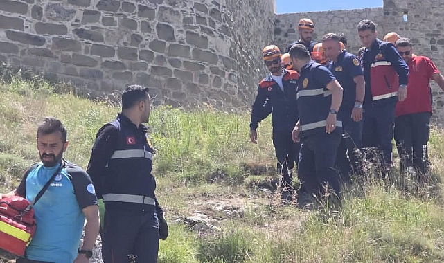 Tarihi Van Kalesi Eteklerinde Mahsur Kalan Vatandaş Kurtarıldı