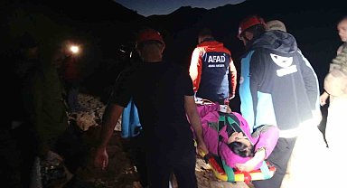 Tunceli'de Kayalıklardan Düşen Kadın 4 Saatlik Çalışmayla Kurtarıldı